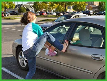 Cambridge Lock And Key Cambridge, MA 617-603-2550 - locked-keys-in-car